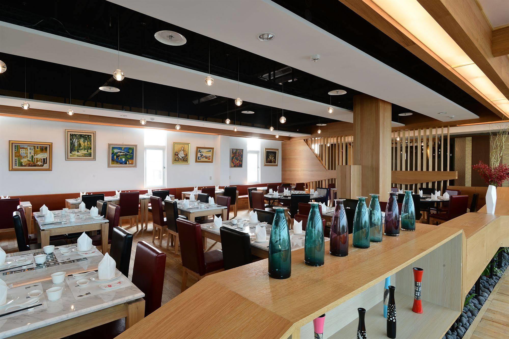 In Young Hotel Kaohsiung Exterior photo