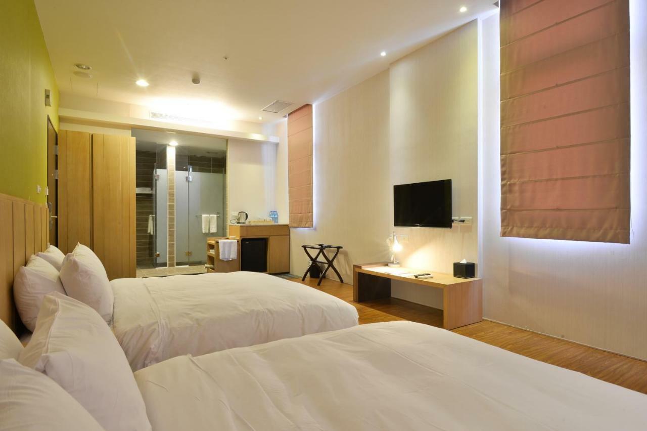 In Young Hotel Kaohsiung Exterior photo