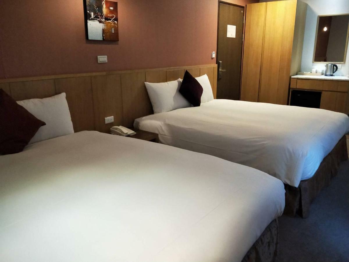 In Young Hotel Kaohsiung Exterior photo