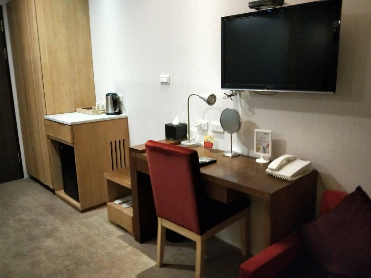 In Young Hotel Kaohsiung Exterior photo