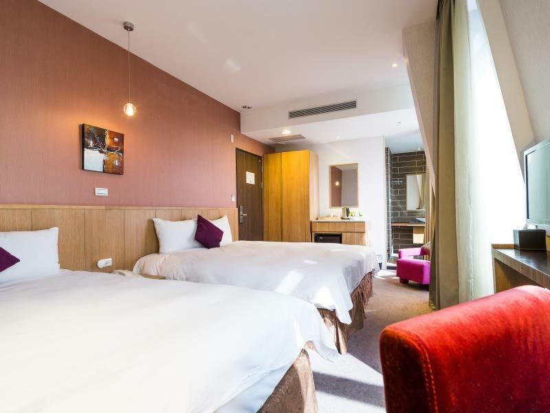 In Young Hotel Kaohsiung Exterior photo
